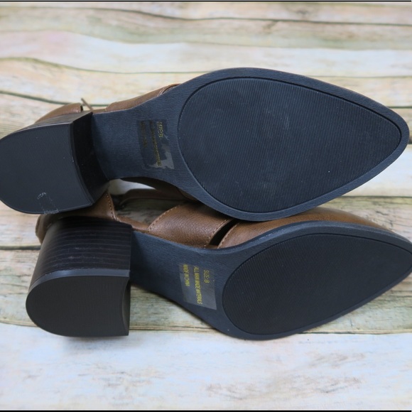 SOLDBrown ankle strap heels - Picture 5 of 5